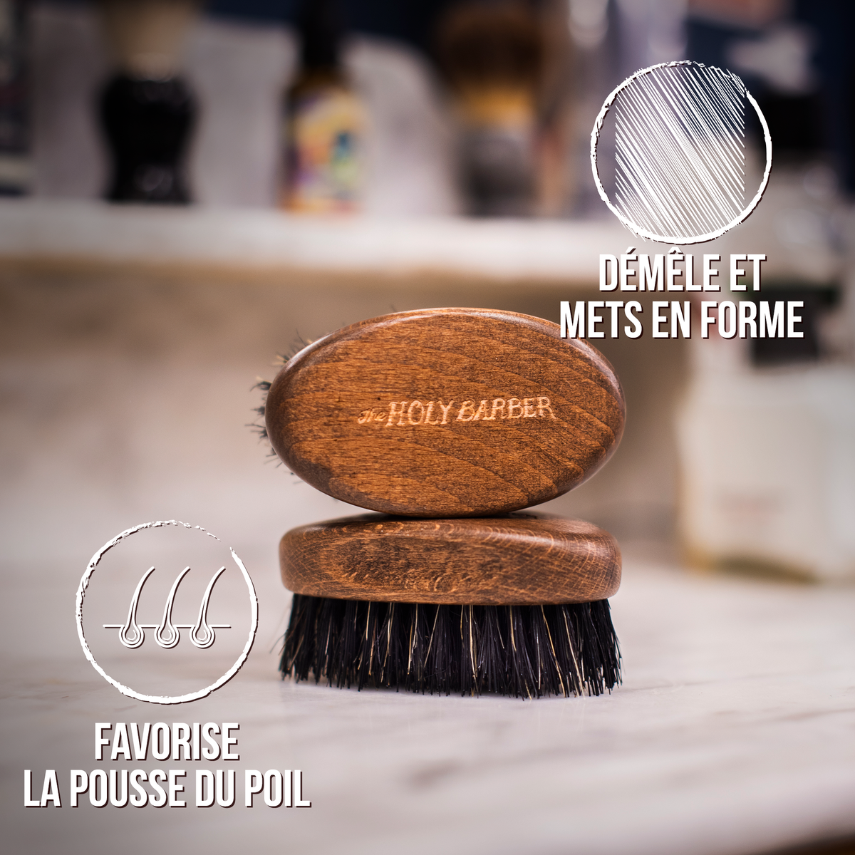 Brosse à barbe en bois The Holy Barber qui démêle, met en forme et favorise la pousse du poil