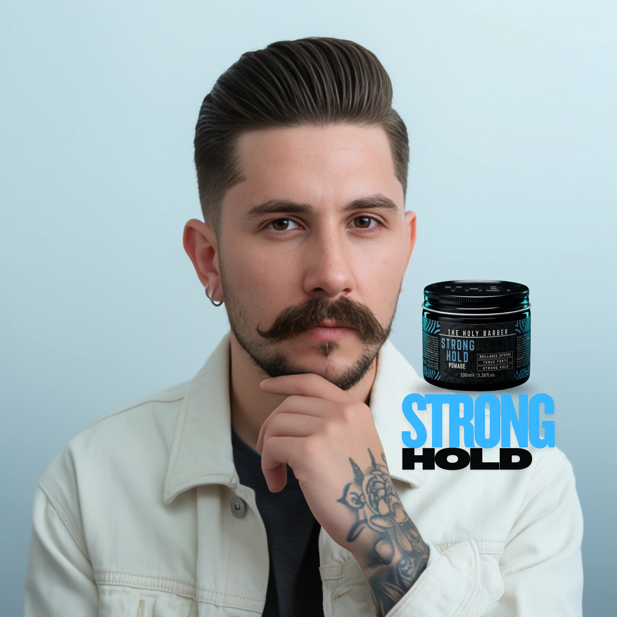 Homme coiffé avec la cire Strong Hold The Holy Barber, accompagné du pot de produit